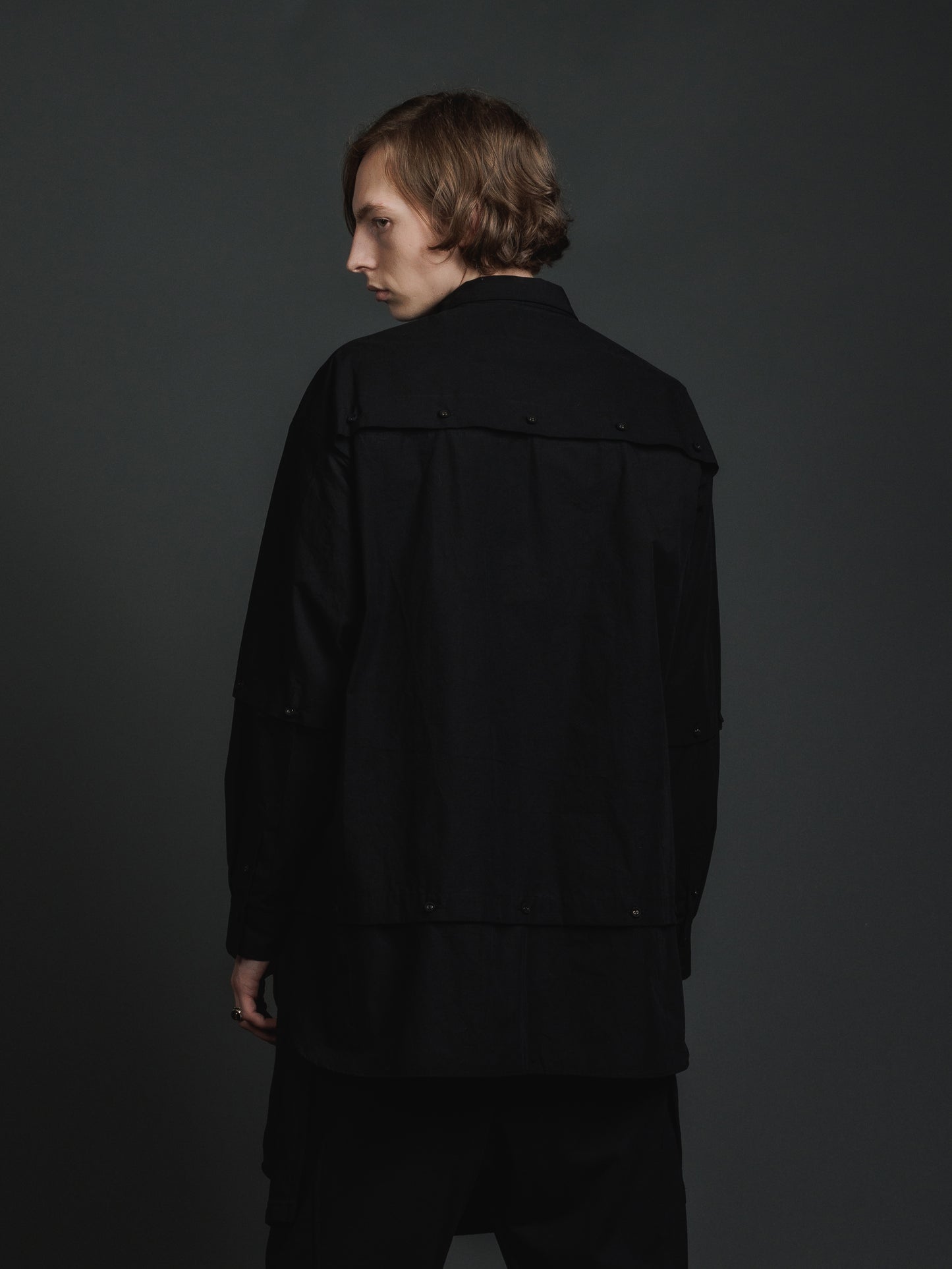 
                  
                    DETACHABLE SHIRT
                  
                