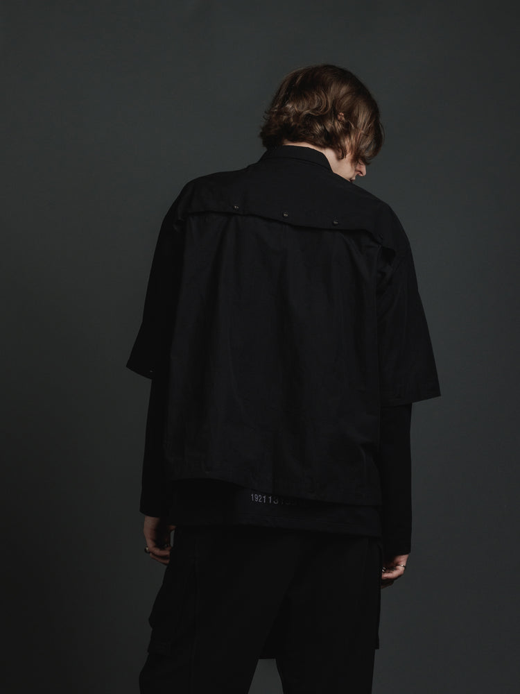 
                  
                    DETACHABLE SHIRT
                  
                
