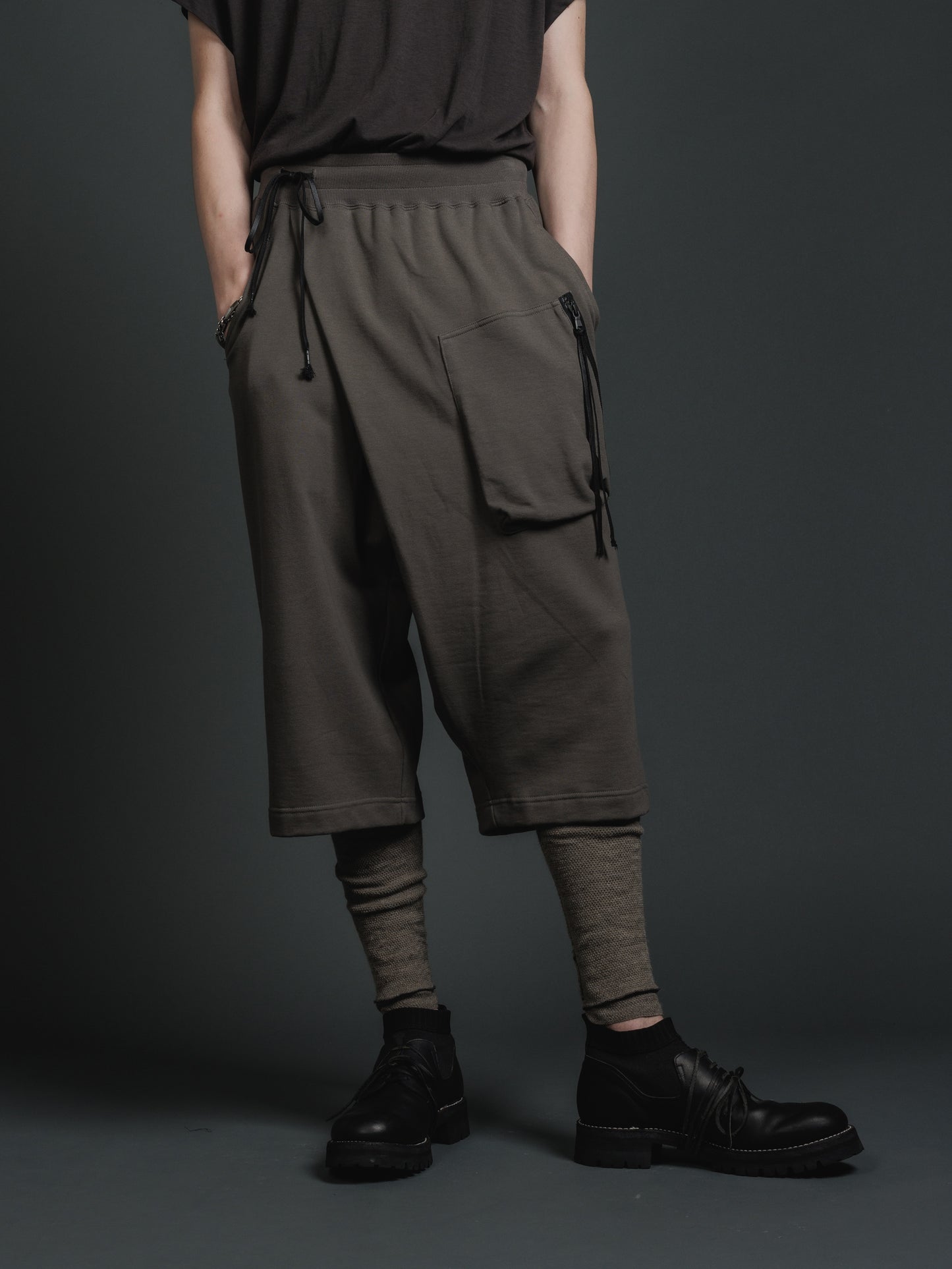 
                  
                    SWEAT WRAP PANTS
                  
                