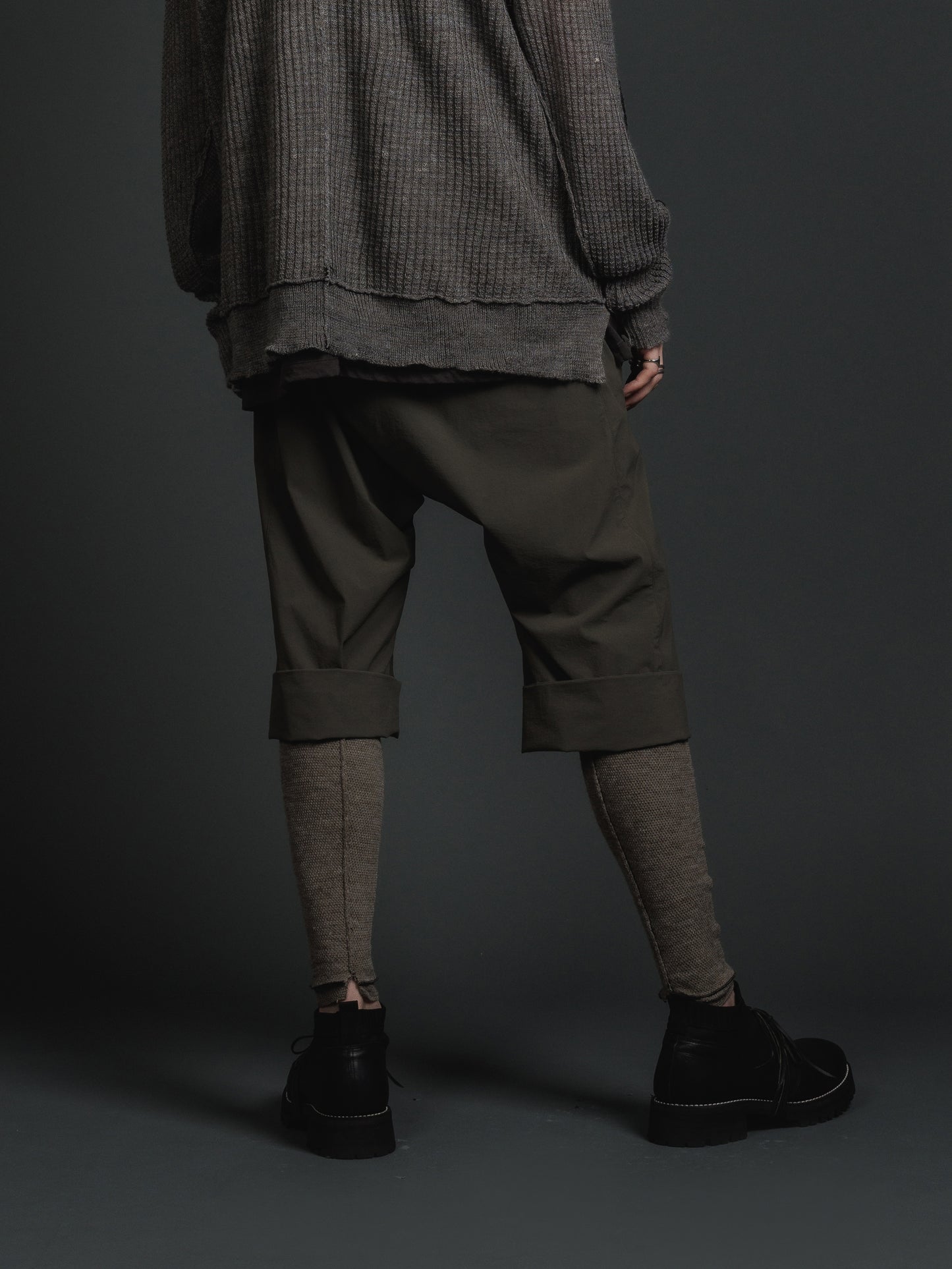 
                  
                    WATER-REPELLENT STRETCH HALF PANTS
                  
                