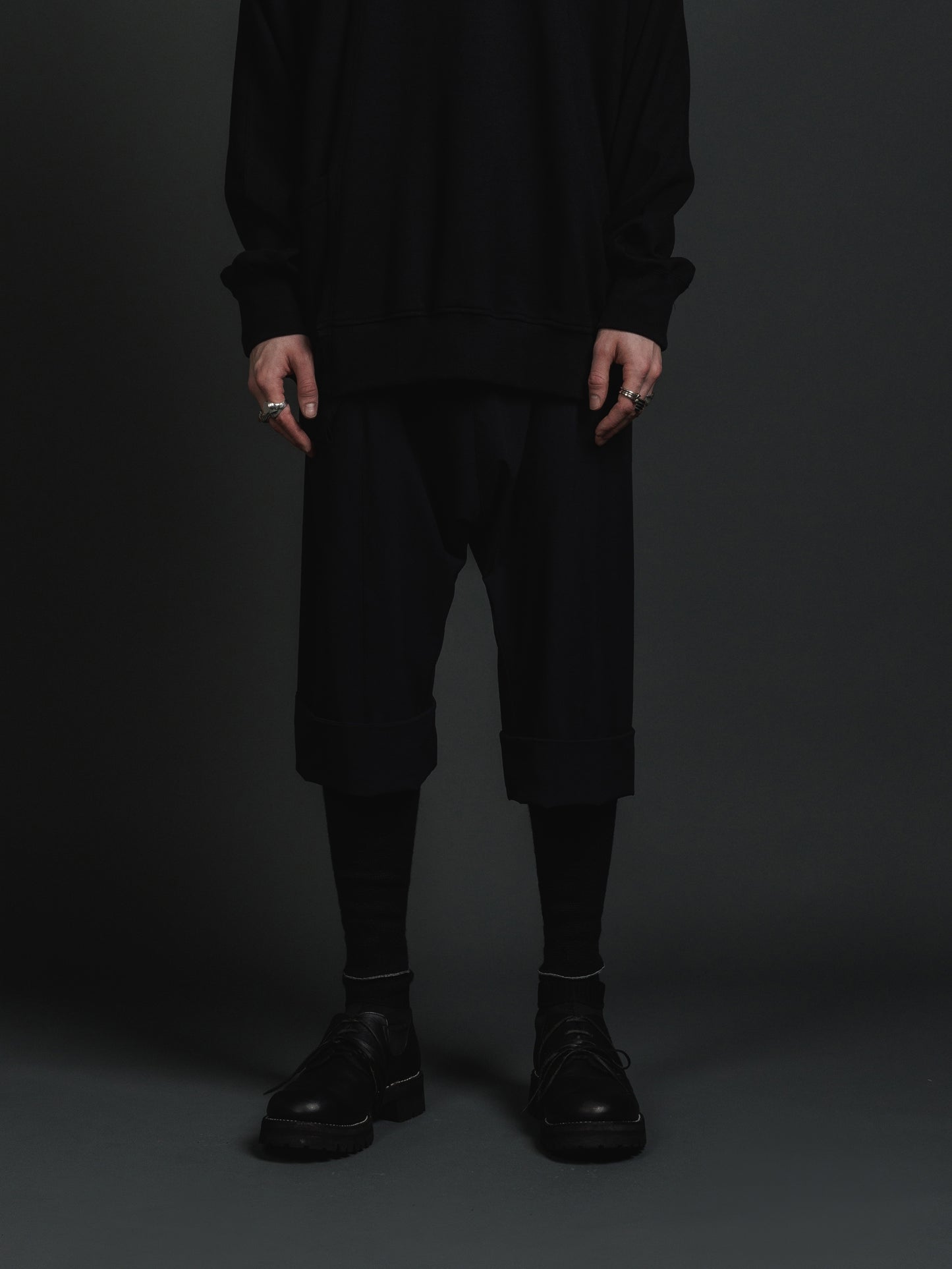 
                  
                    WATER-REPELLENT STRETCH HALF PANTS
                  
                