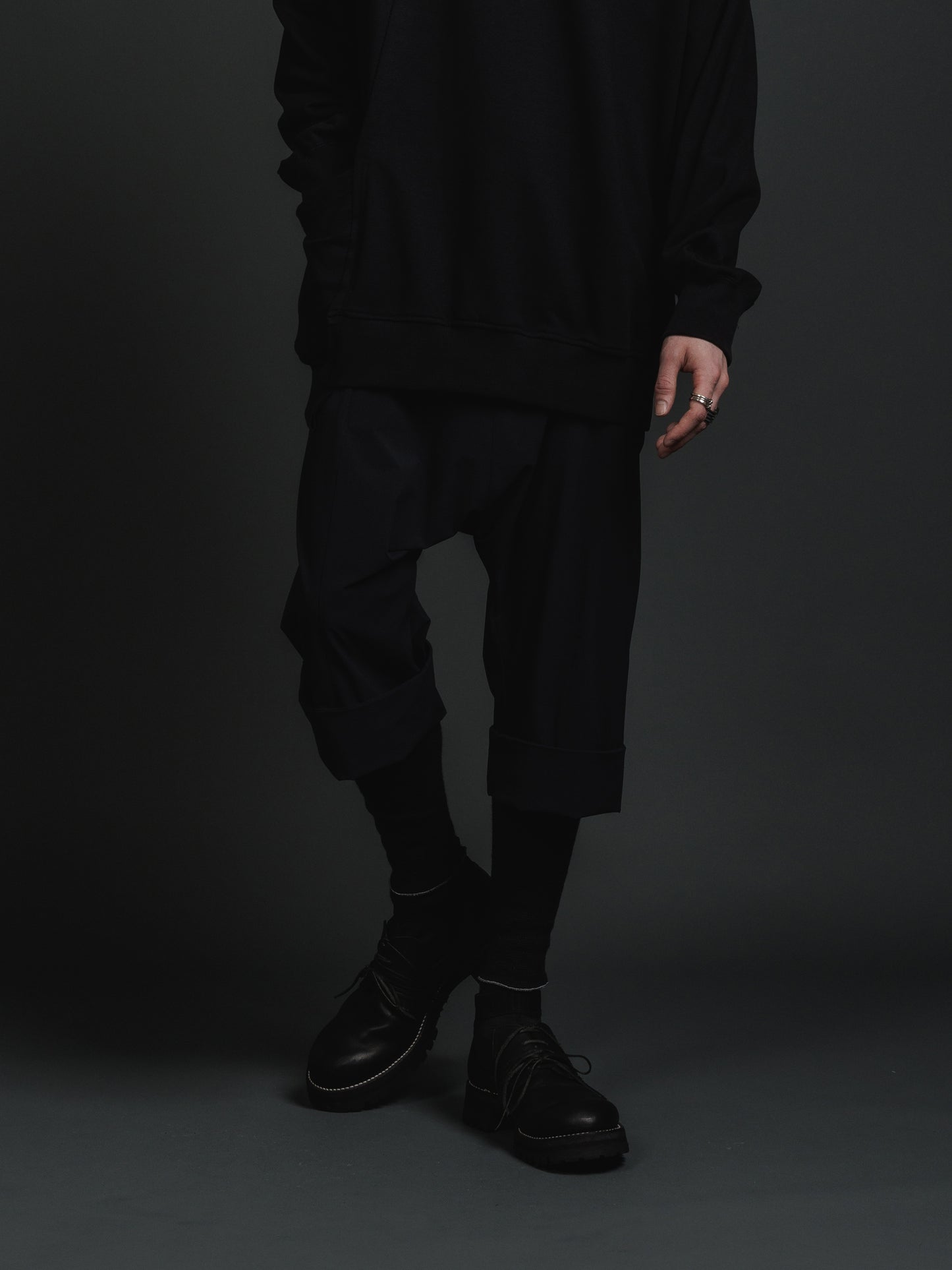
                  
                    WATER-REPELLENT STRETCH HALF PANTS
                  
                
