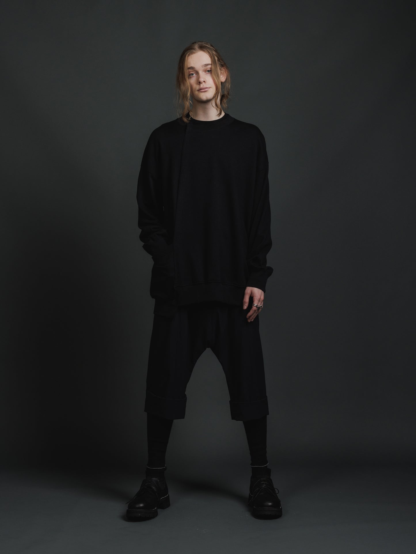 
                  
                    WATER-REPELLENT STRETCH HALF PANTS
                  
                