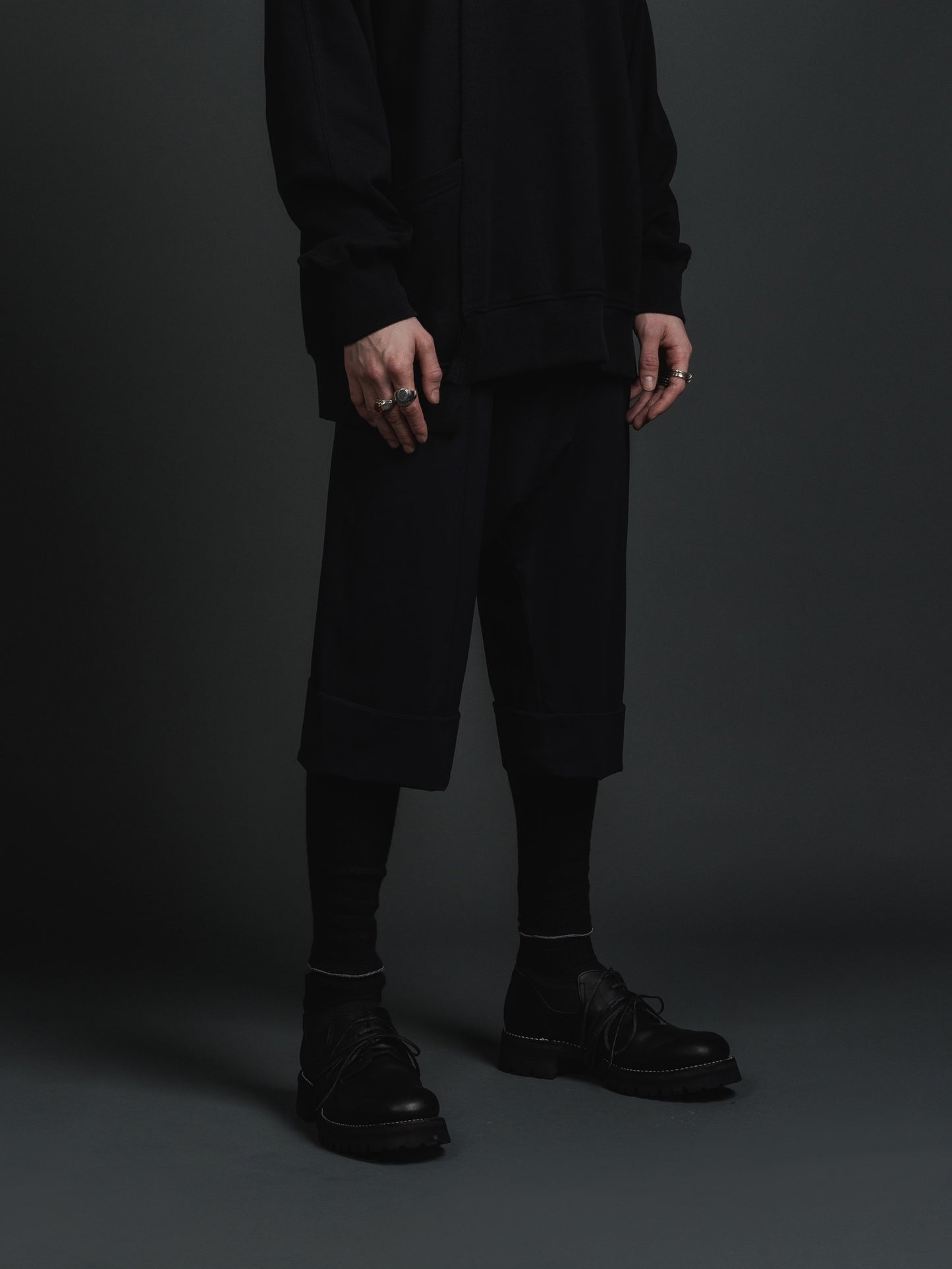 
                  
                    WATER-REPELLENT STRETCH HALF PANTS
                  
                