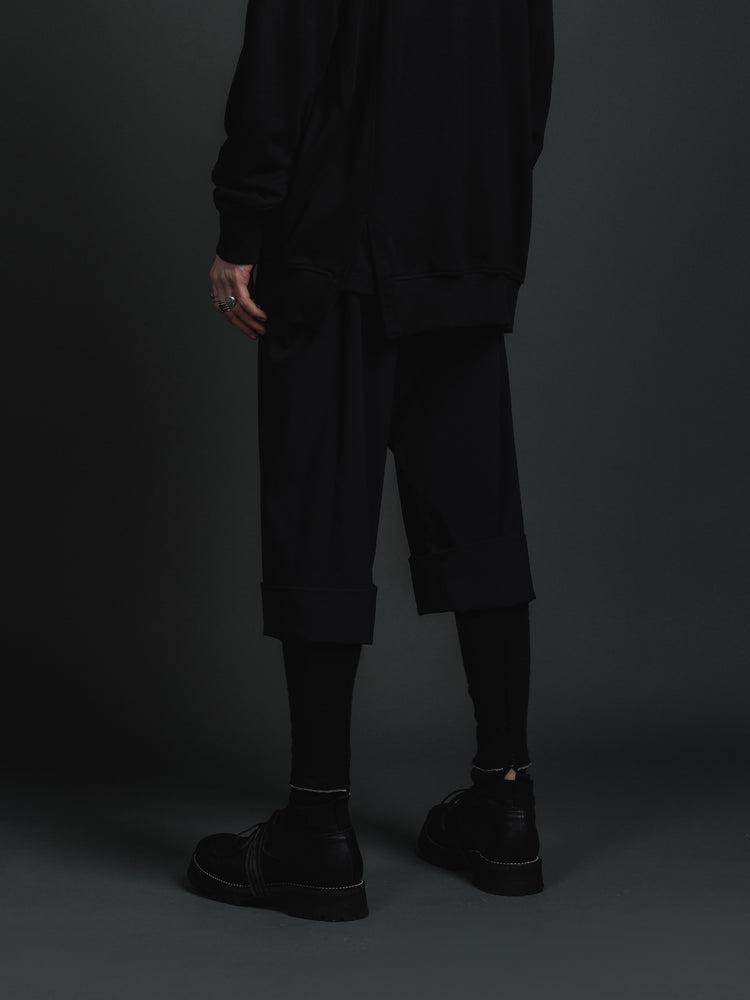 
                  
                    WATER-REPELLENT STRETCH HALF PANTS
                  
                