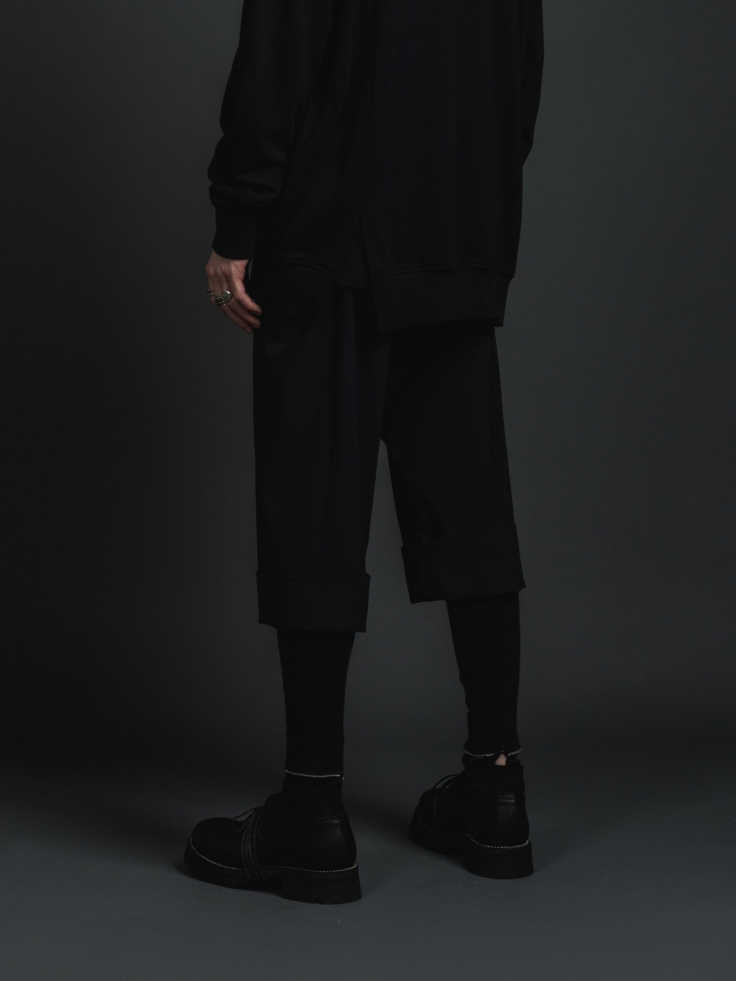 
                  
                    WATER-REPELLENT STRETCH HALF PANTS
                  
                