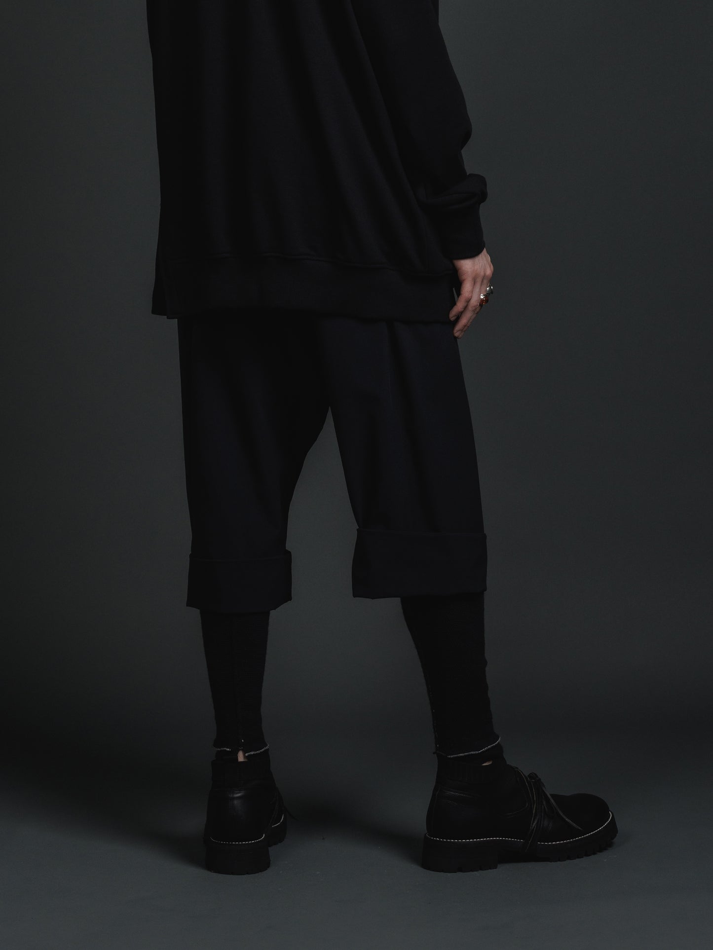 
                  
                    WATER-REPELLENT STRETCH HALF PANTS
                  
                