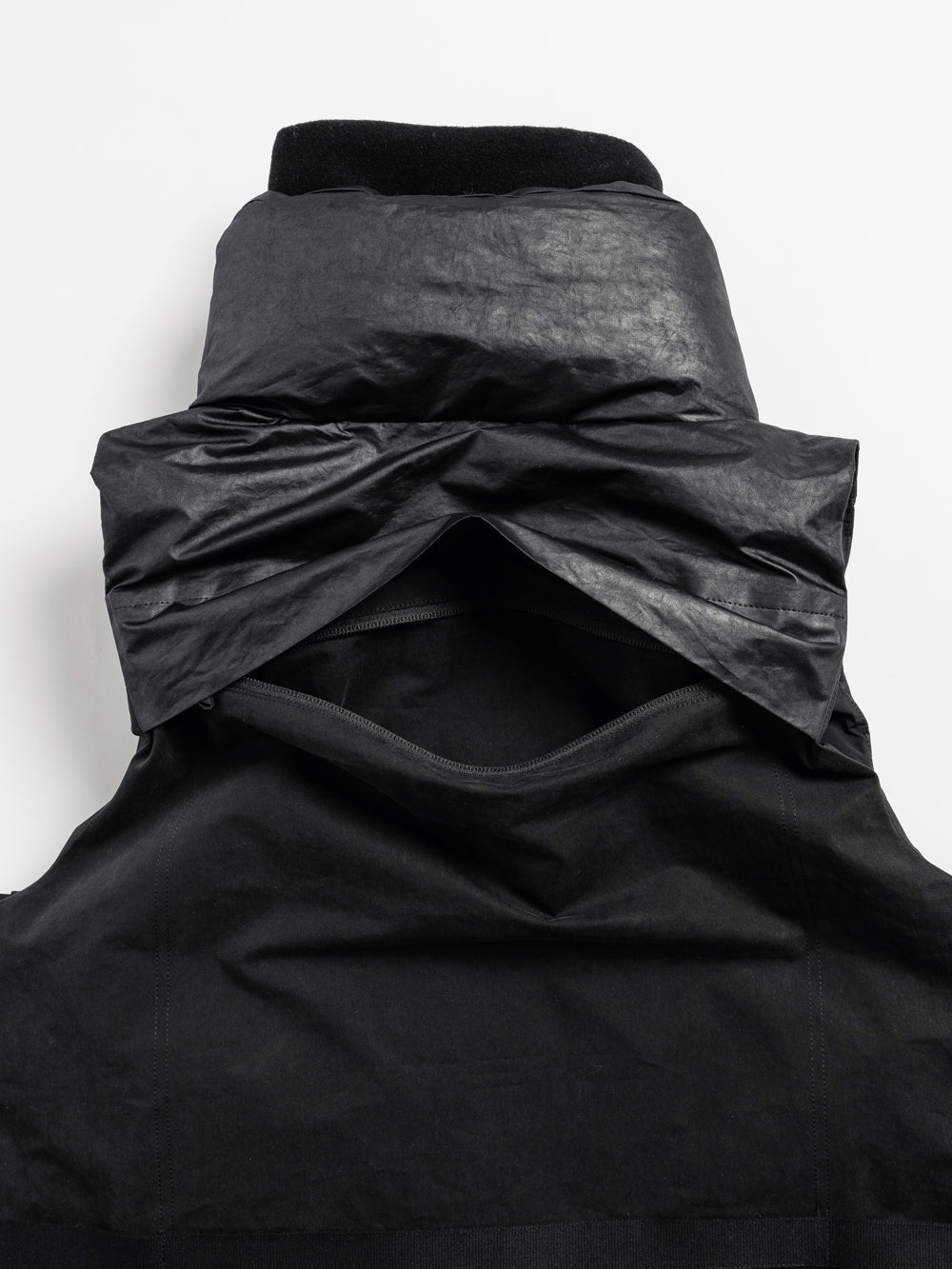 
                  
                    WATER-REPELLENT DOWN VEST
                  
                