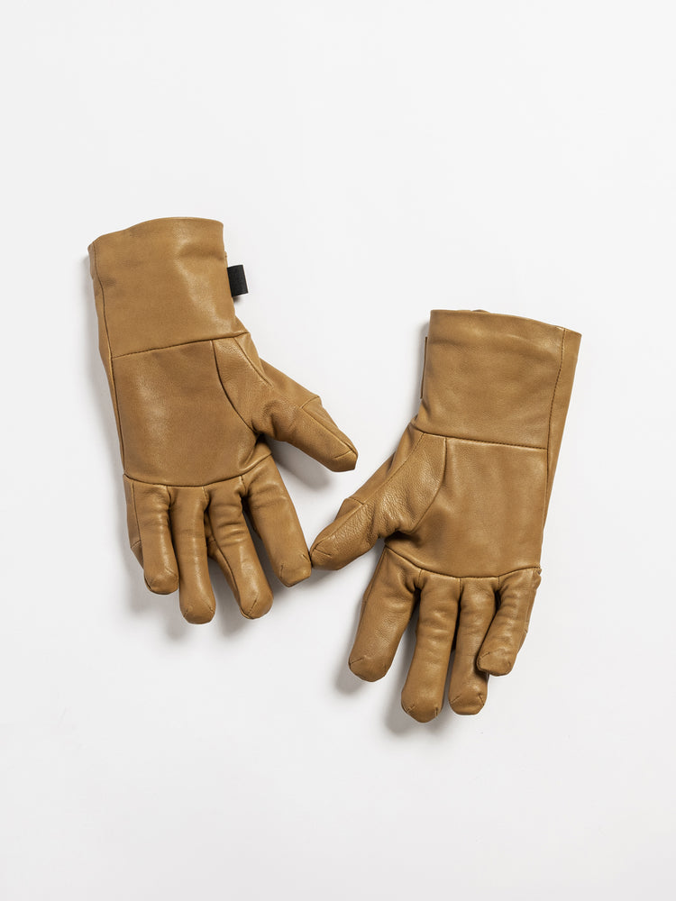 
                  
                    LAMB LEATHER FASTENER GLOVE
                  
                