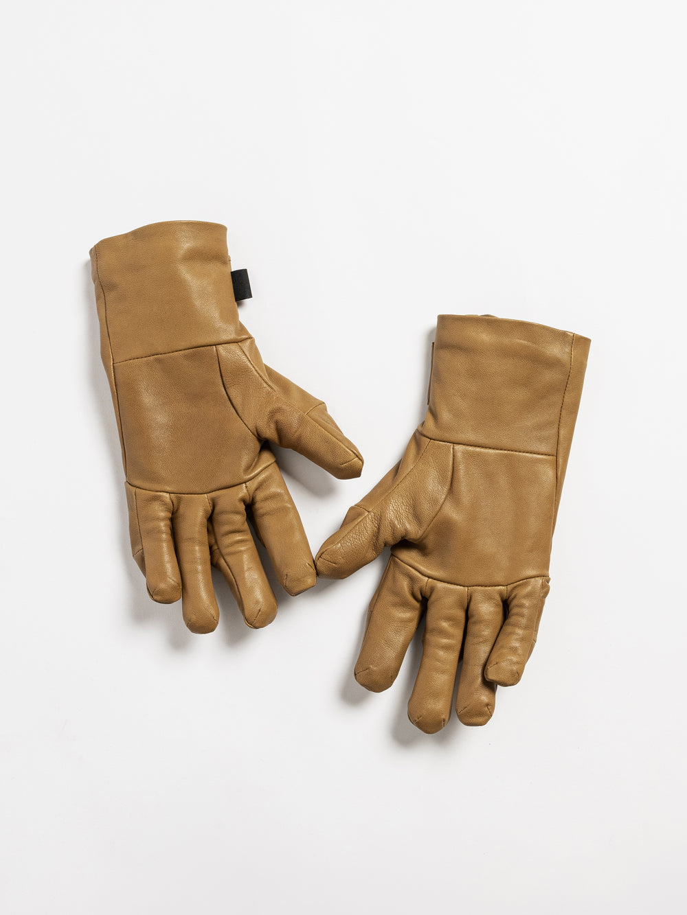 
                  
                    LAMB LEATHER FASTENER GLOVE
                  
                