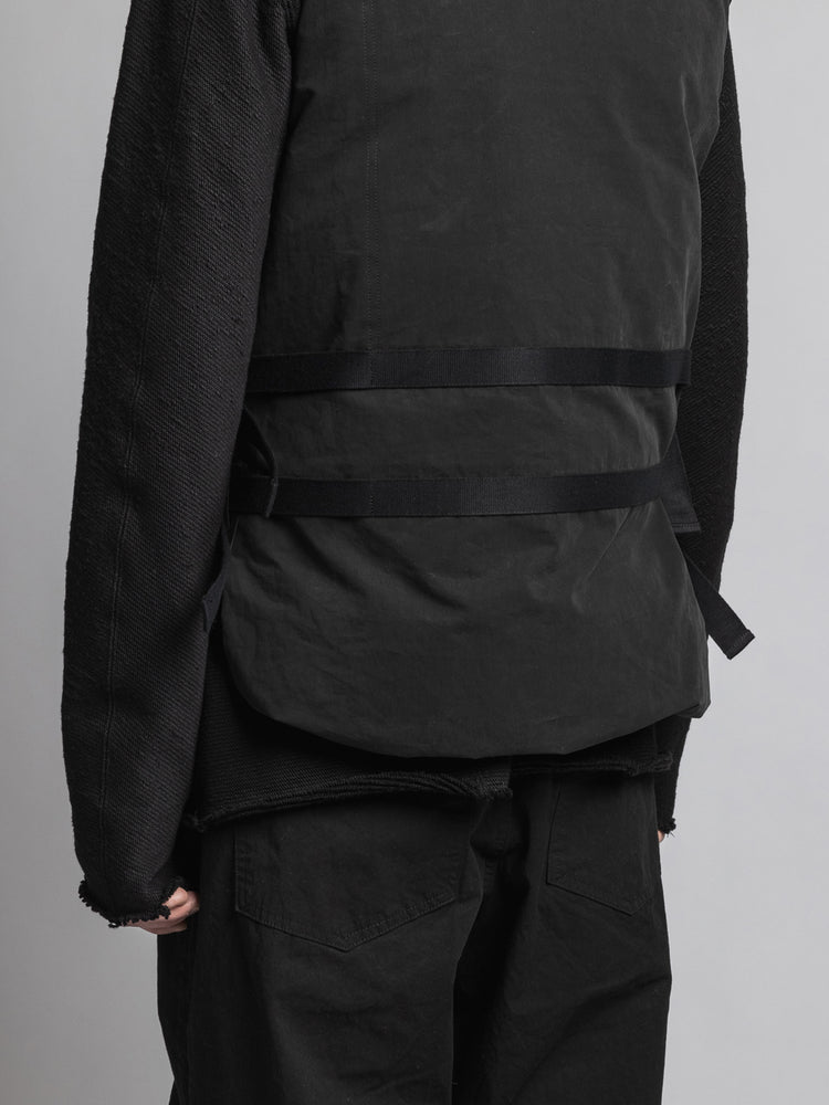 
                  
                    WATER-REPELLENT DOWN VEST
                  
                