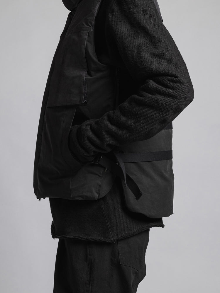 
                  
                    WATER-REPELLENT DOWN VEST
                  
                
