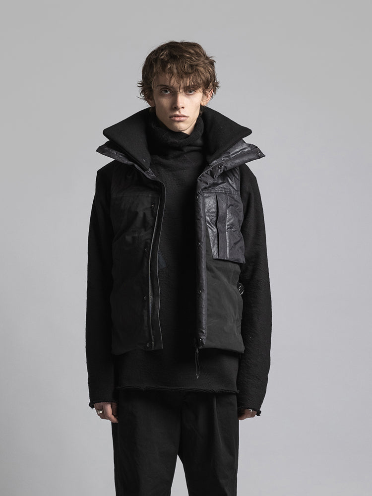
                  
                    WATER-REPELLENT DOWN VEST
                  
                