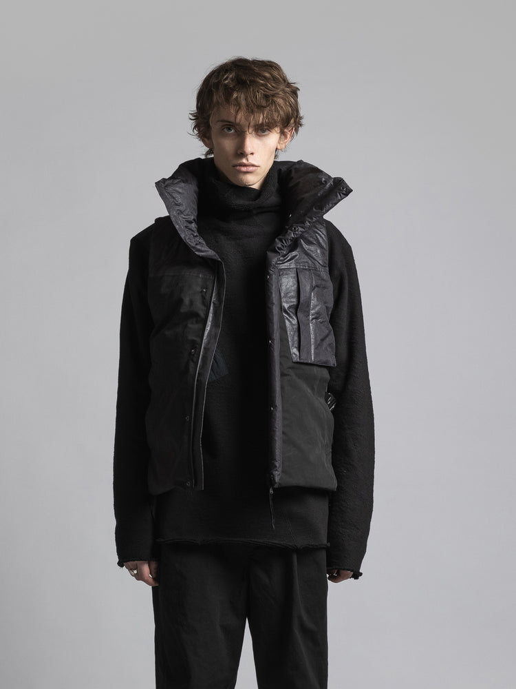 
                  
                    WATER-REPELLENT DOWN VEST
                  
                