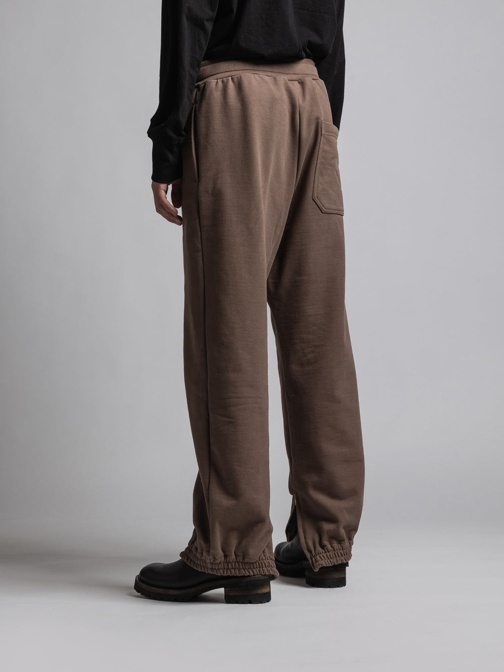 
                  
                    FADED SWEAT ZIP PANTS
                  
                
