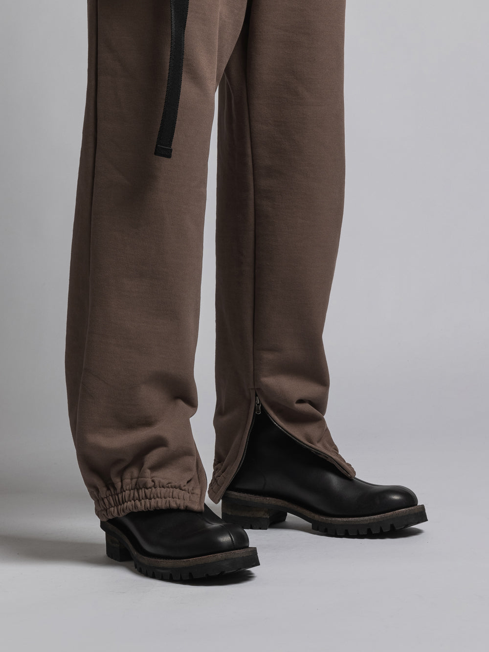 
                  
                    FADED SWEAT ZIP PANTS
                  
                