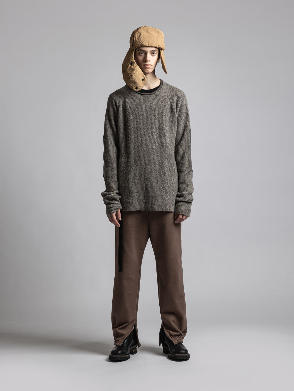 
                  
                    FADED SWEAT ZIP PANTS
                  
                
