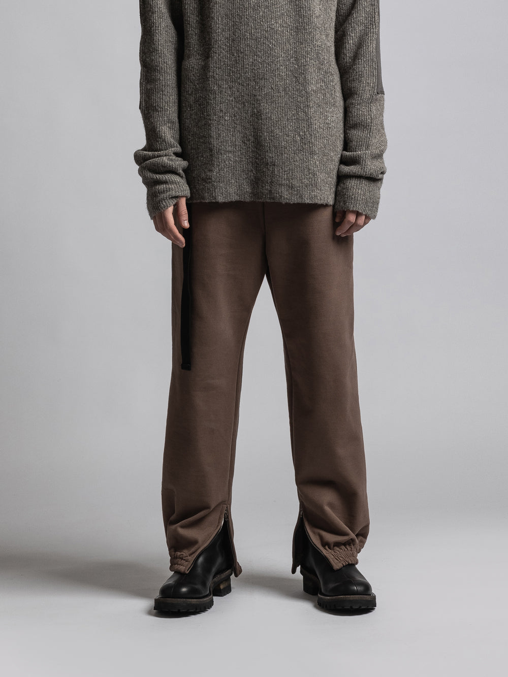 
                  
                    FADED SWEAT ZIP PANTS
                  
                