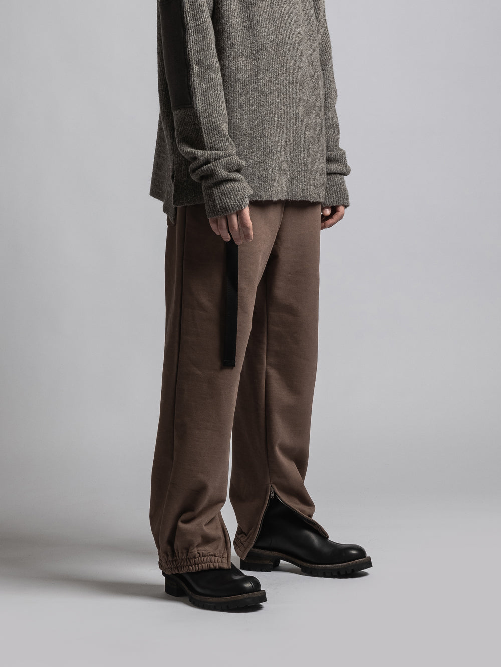 
                  
                    FADED SWEAT ZIP PANTS
                  
                