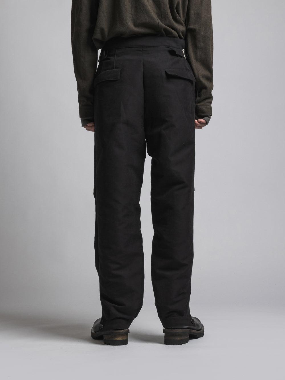 
                  
                    WATER-REPELLENT CUFF PANTS
                  
                