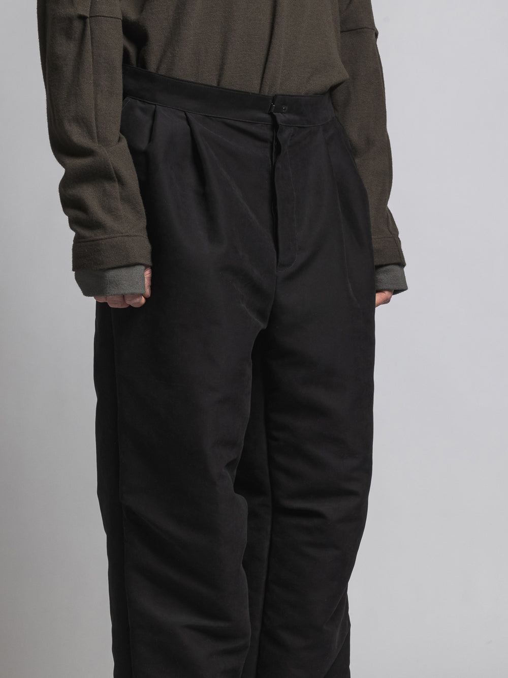 
                  
                    WATER-REPELLENT CUFF PANTS
                  
                