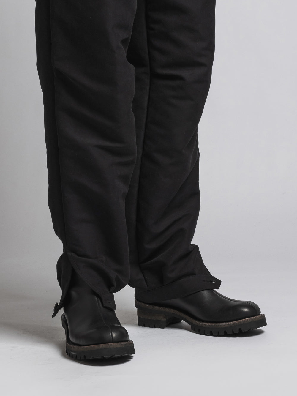 
                  
                    WATER-REPELLENT CUFF PANTS
                  
                