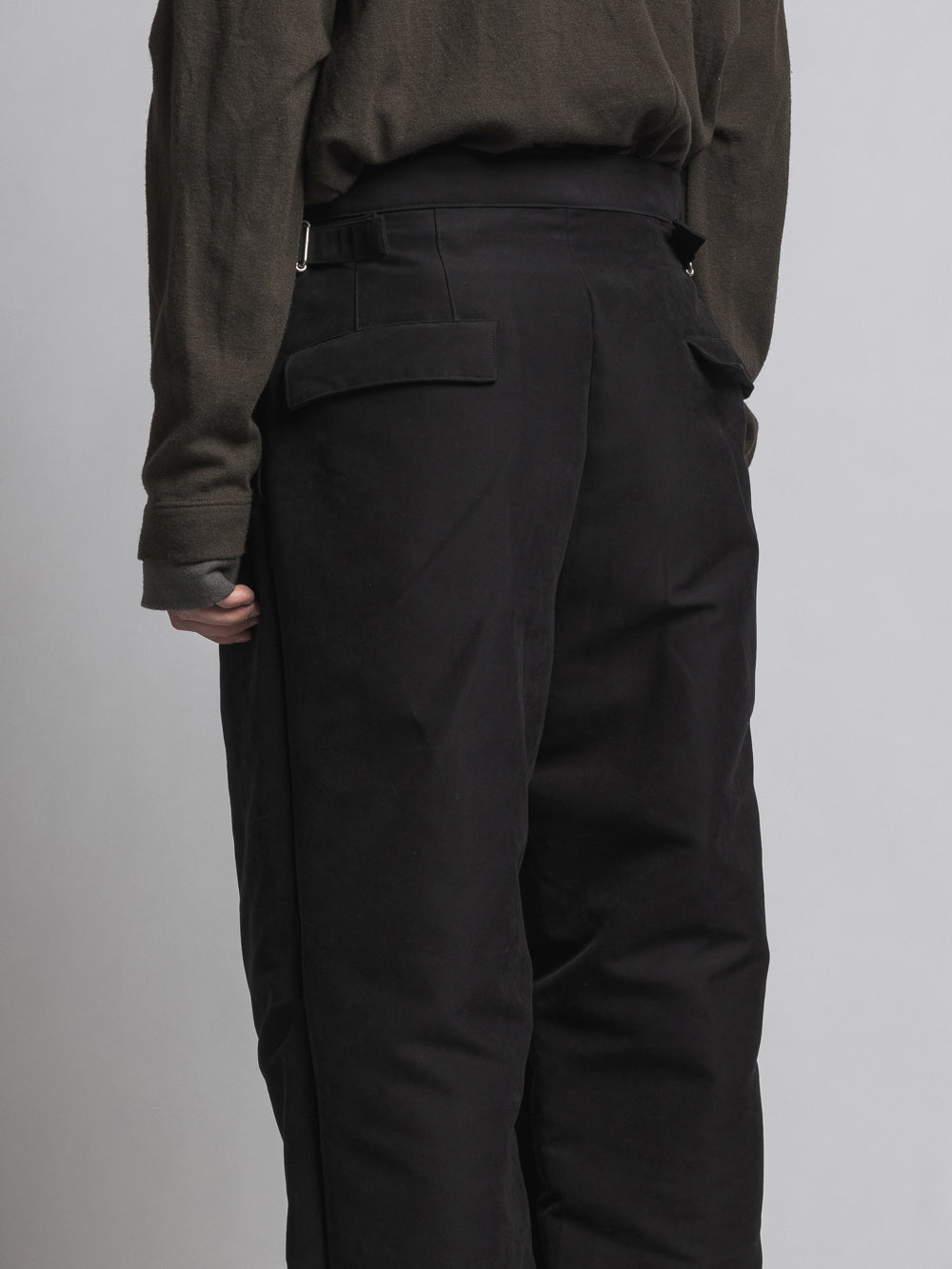 
                  
                    WATER-REPELLENT CUFF PANTS
                  
                