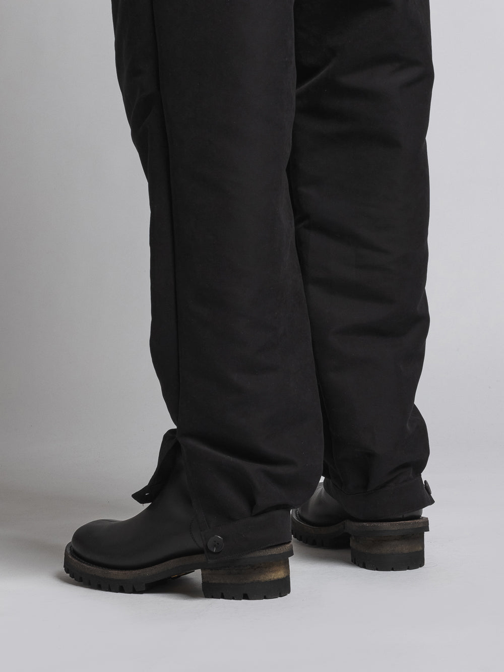 
                  
                    WATER-REPELLENT CUFF PANTS
                  
                