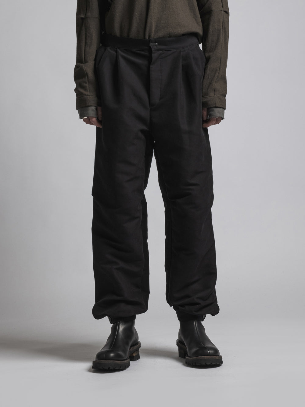 
                  
                    WATER-REPELLENT CUFF PANTS
                  
                