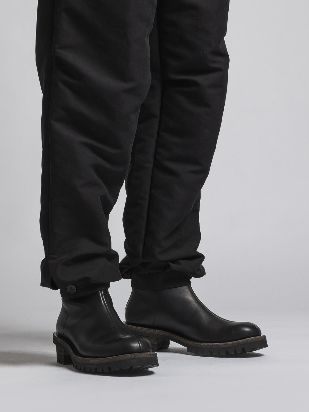 
                  
                    WATER-REPELLENT CUFF PANTS
                  
                