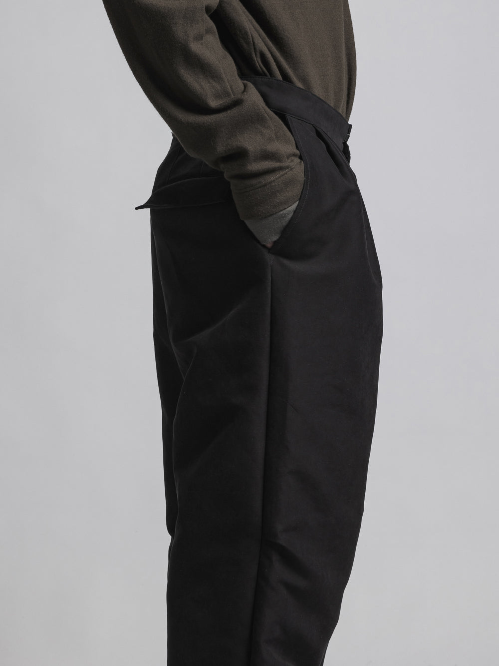 
                  
                    WATER-REPELLENT CUFF PANTS
                  
                