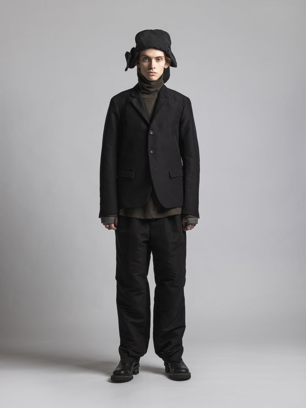 
                  
                    WATER-REPELLENT CUFF PANTS
                  
                