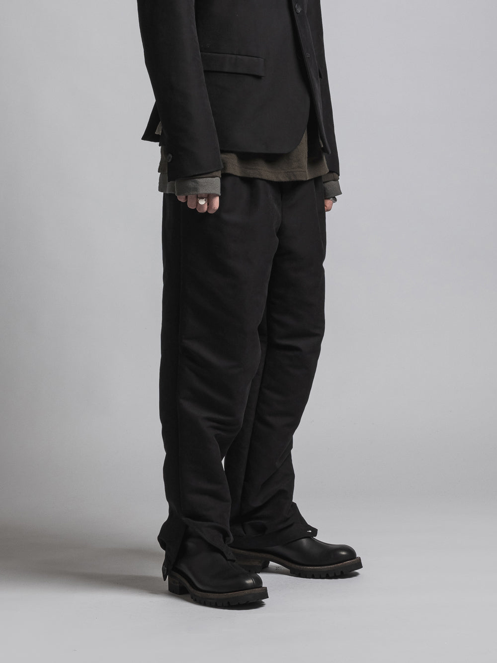 
                  
                    WATER-REPELLENT CUFF PANTS
                  
                
