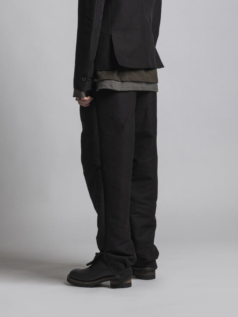 
                  
                    WATER-REPELLENT CUFF PANTS
                  
                