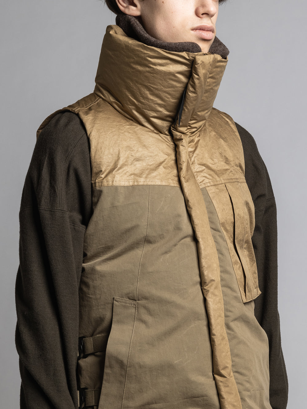 
                  
                    WATER-REPELLENT DOWN VEST
                  
                