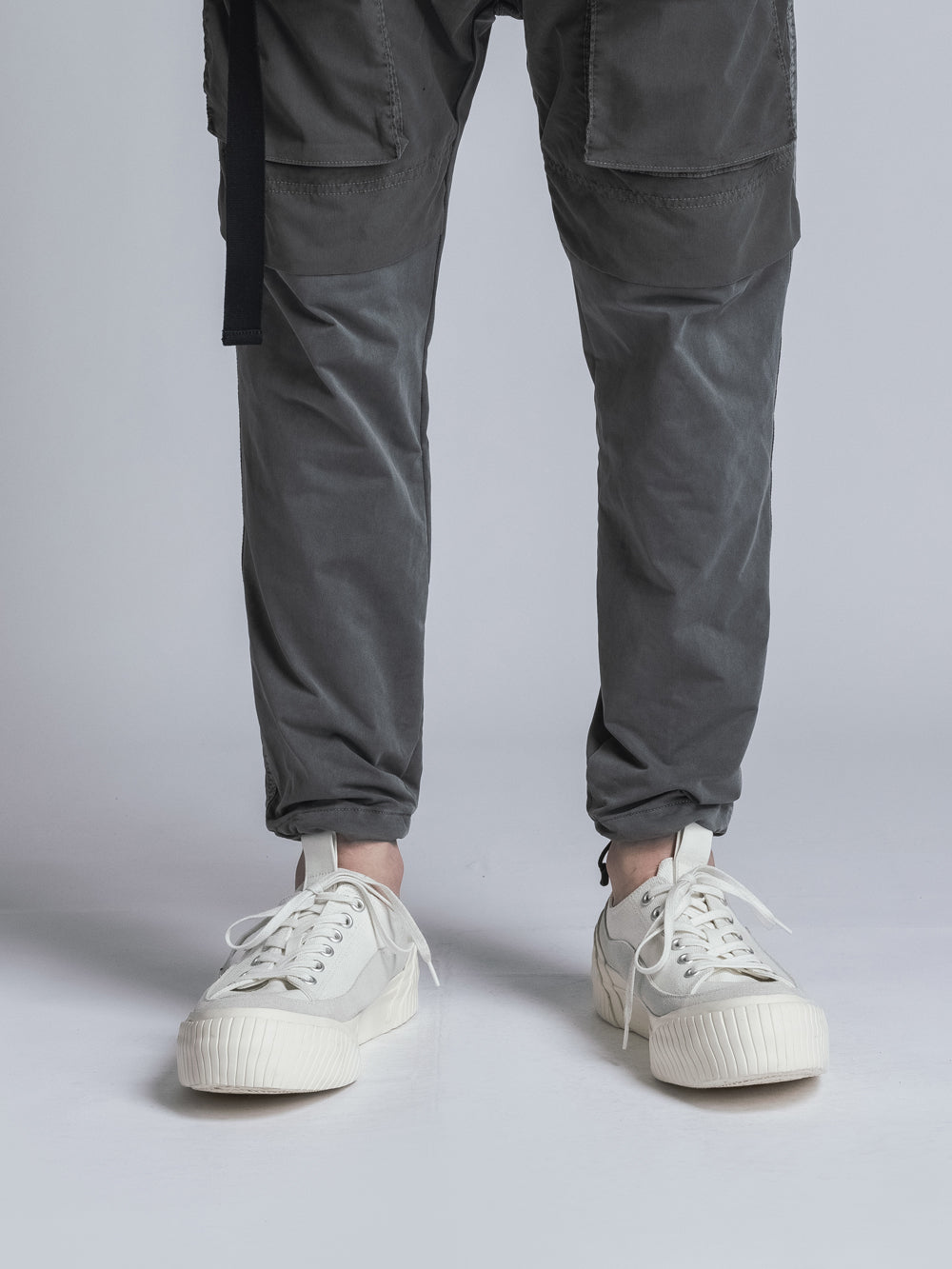LACE UP VULCANIZED SNEAKER