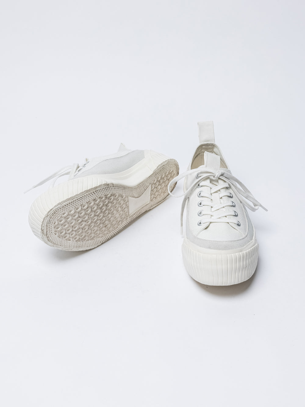
                  
                    LACE UP VULCANIZED SNEAKER
                  
                
