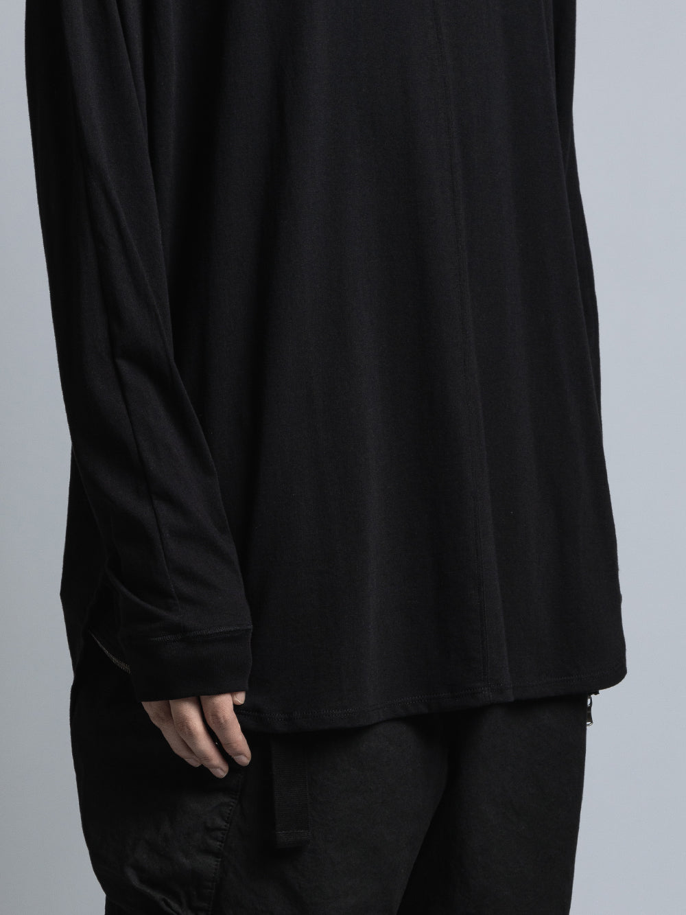 
                  
                    MASK TURTLENECK L/S T-SHIRTS
                  
                