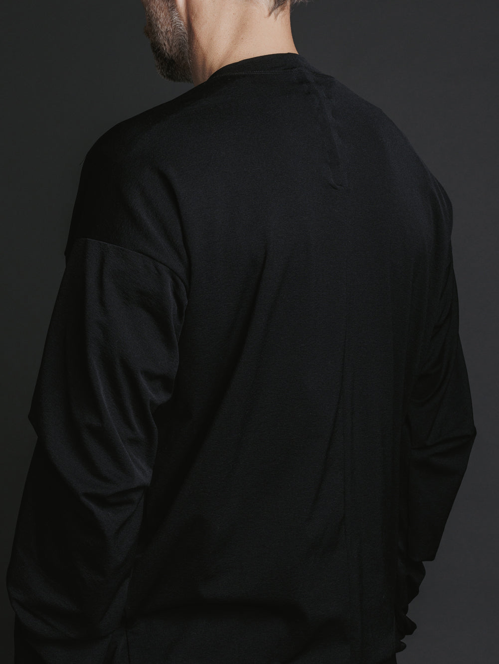 
                  
                    STRETCH NYLON LOOSE LONG SLEEVE T-SHIRTS
                  
                