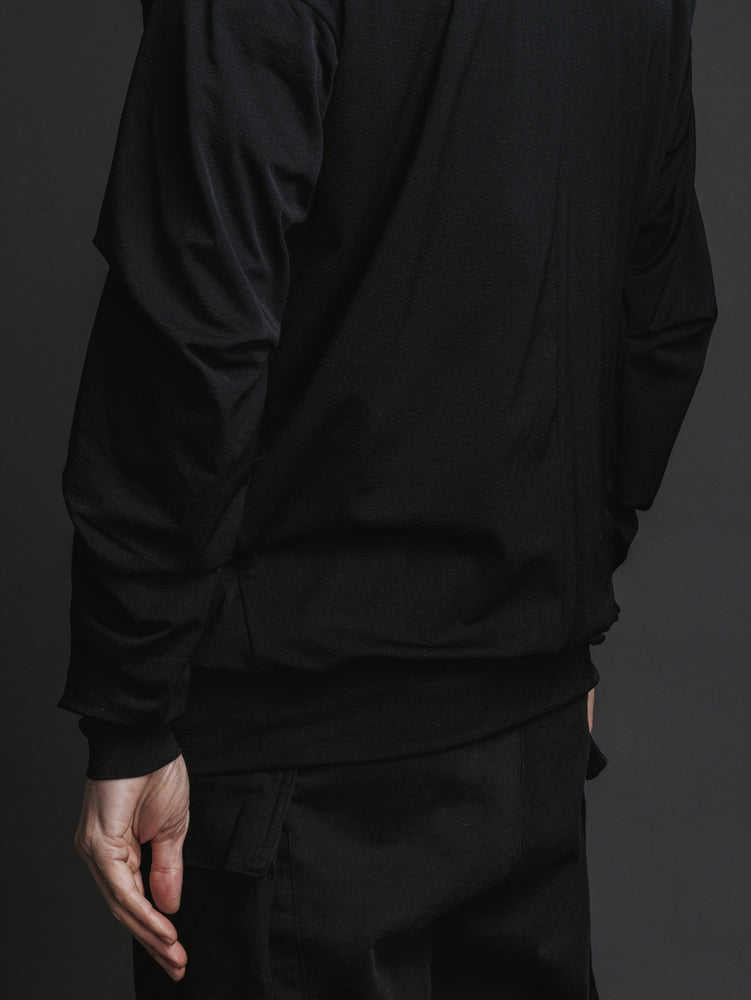 
                  
                    STRETCH NYLON LOOSE LONG SLEEVE T-SHIRTS
                  
                