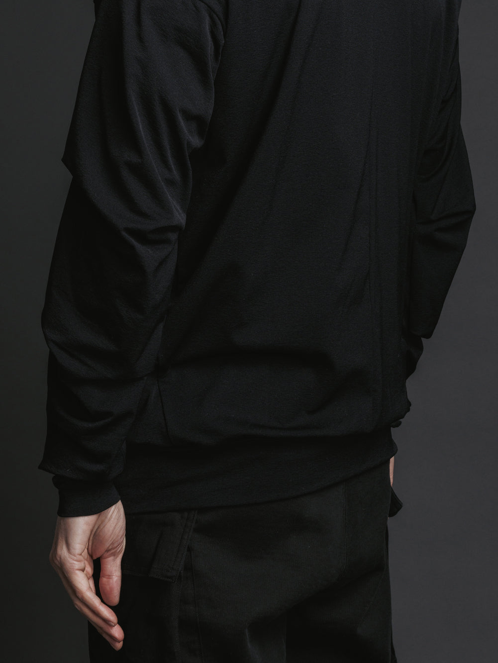 
                  
                    STRETCH NYLON LOOSE LONG SLEEVE T-SHIRTS
                  
                