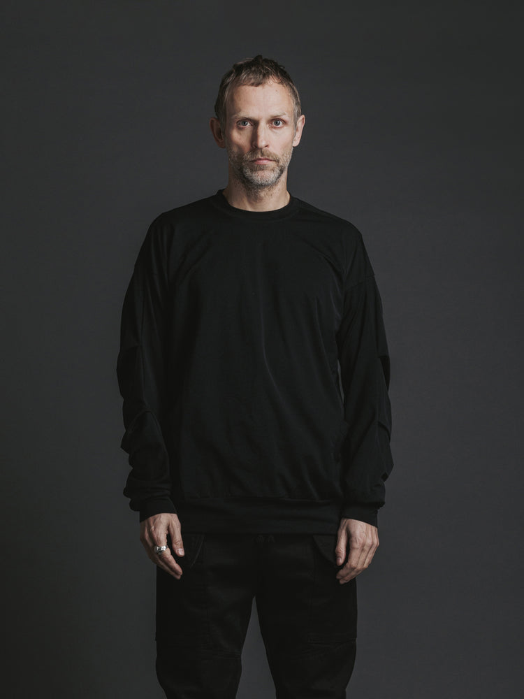 
                  
                    STRETCH NYLON LOOSE LONG SLEEVE T-SHIRTS
                  
                