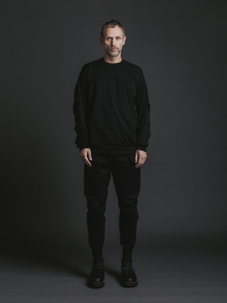 
                  
                    STRETCH NYLON LOOSE LONG SLEEVE T-SHIRTS
                  
                