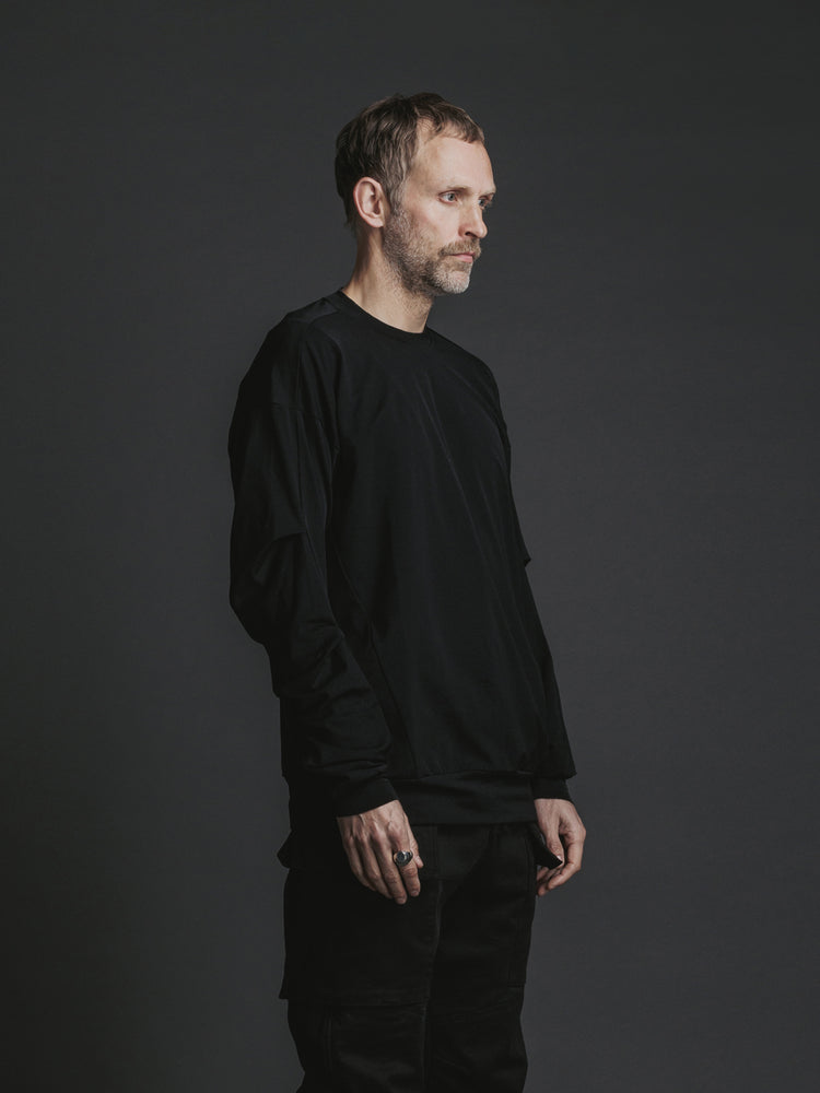 
                  
                    STRETCH NYLON LOOSE LONG SLEEVE T-SHIRTS
                  
                