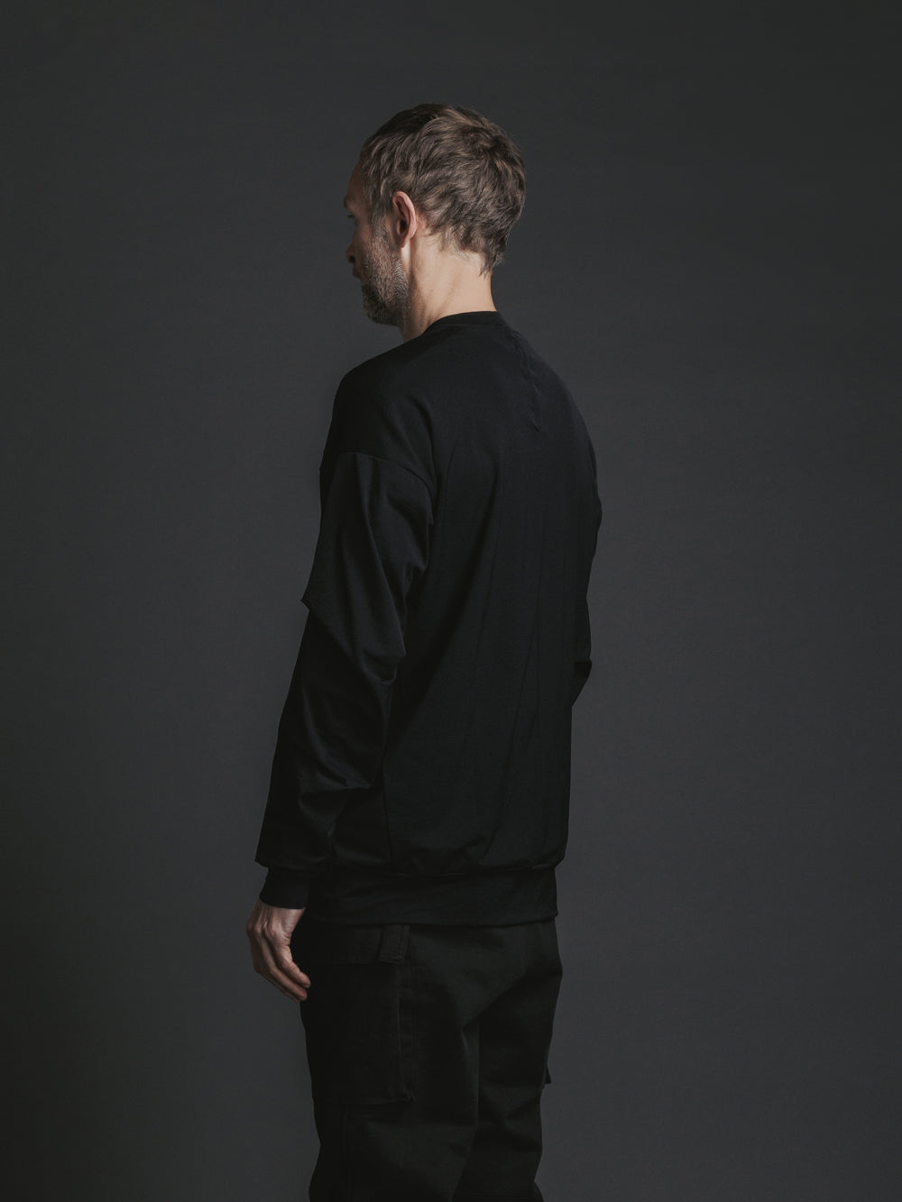 
                  
                    STRETCH NYLON LOOSE LONG SLEEVE T-SHIRTS
                  
                