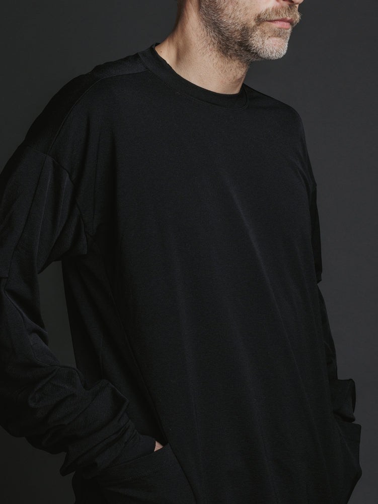 
                  
                    STRETCH NYLON LOOSE LONG SLEEVE T-SHIRTS
                  
                