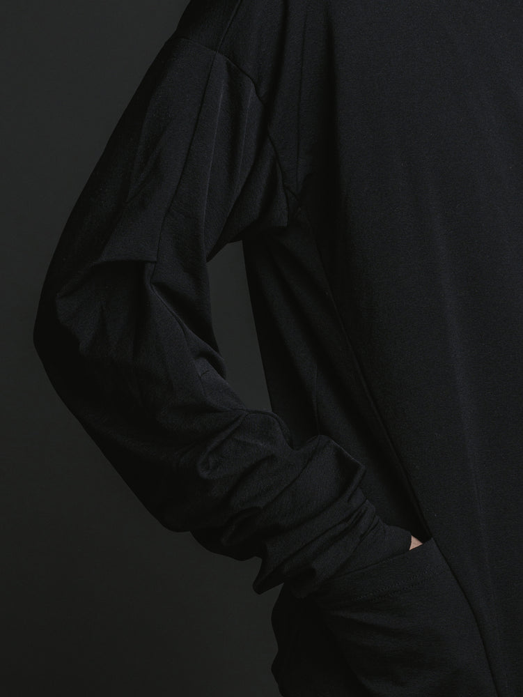 
                  
                    STRETCH NYLON LOOSE LONG SLEEVE T-SHIRTS
                  
                