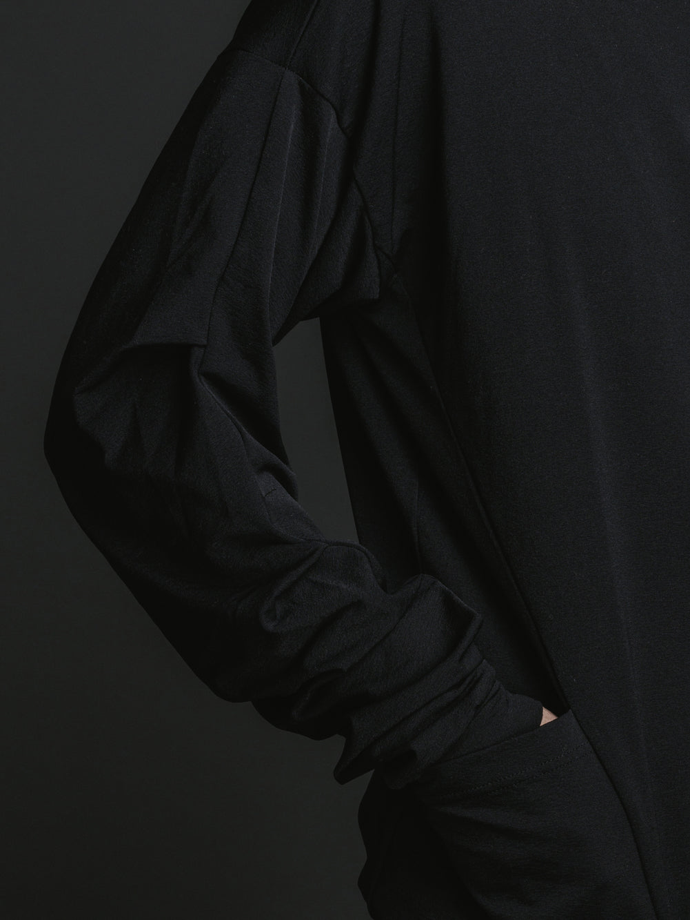 
                  
                    STRETCH NYLON LOOSE LONG SLEEVE T-SHIRTS
                  
                
