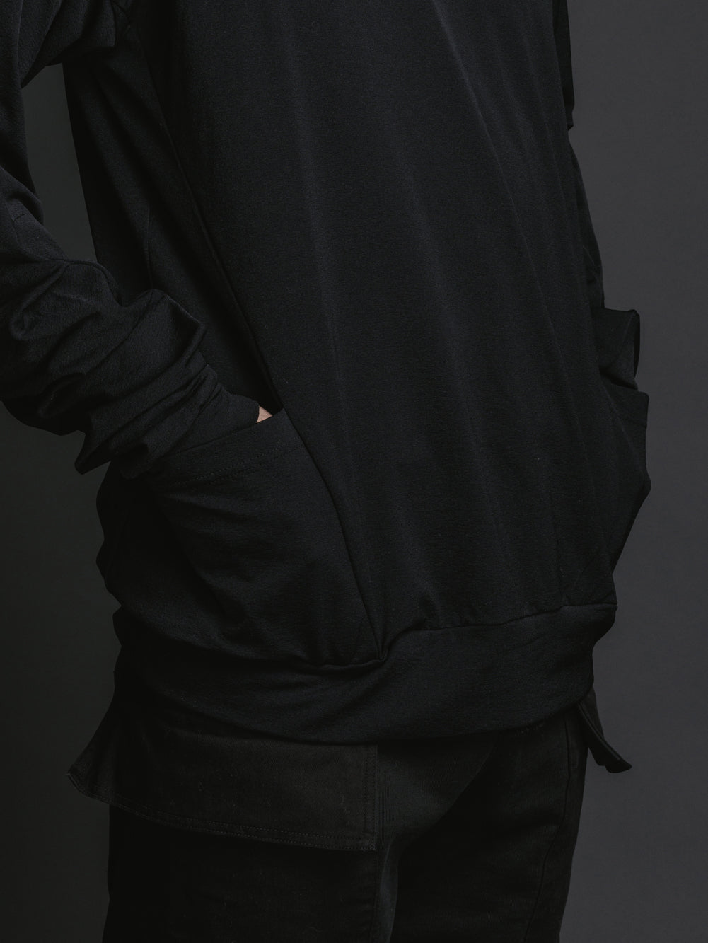 
                  
                    STRETCH NYLON LOOSE LONG SLEEVE T-SHIRTS
                  
                
